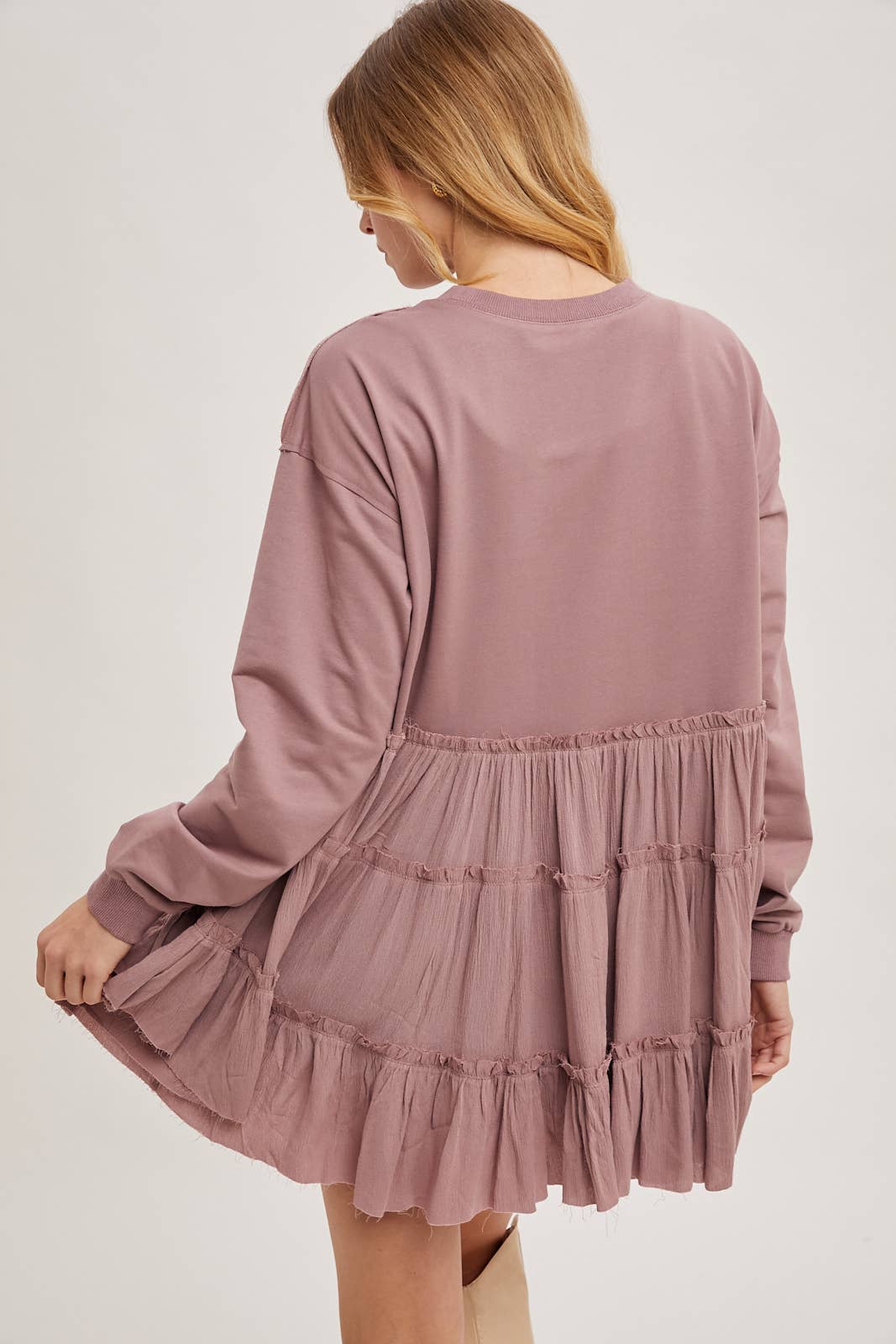 TIERED RUFFLE HEM SWEATSHIRT: OATMEAL / S