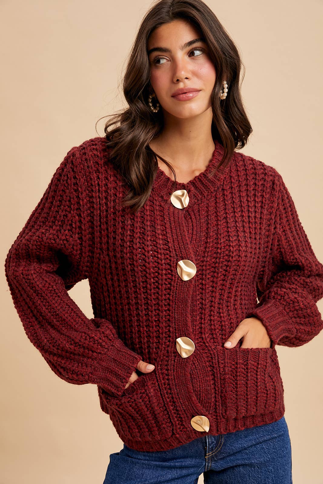 CHUNKY STATEMENT BUTTON CABLE KNIT CARDIGAN: MOCHA MOUSSE / S