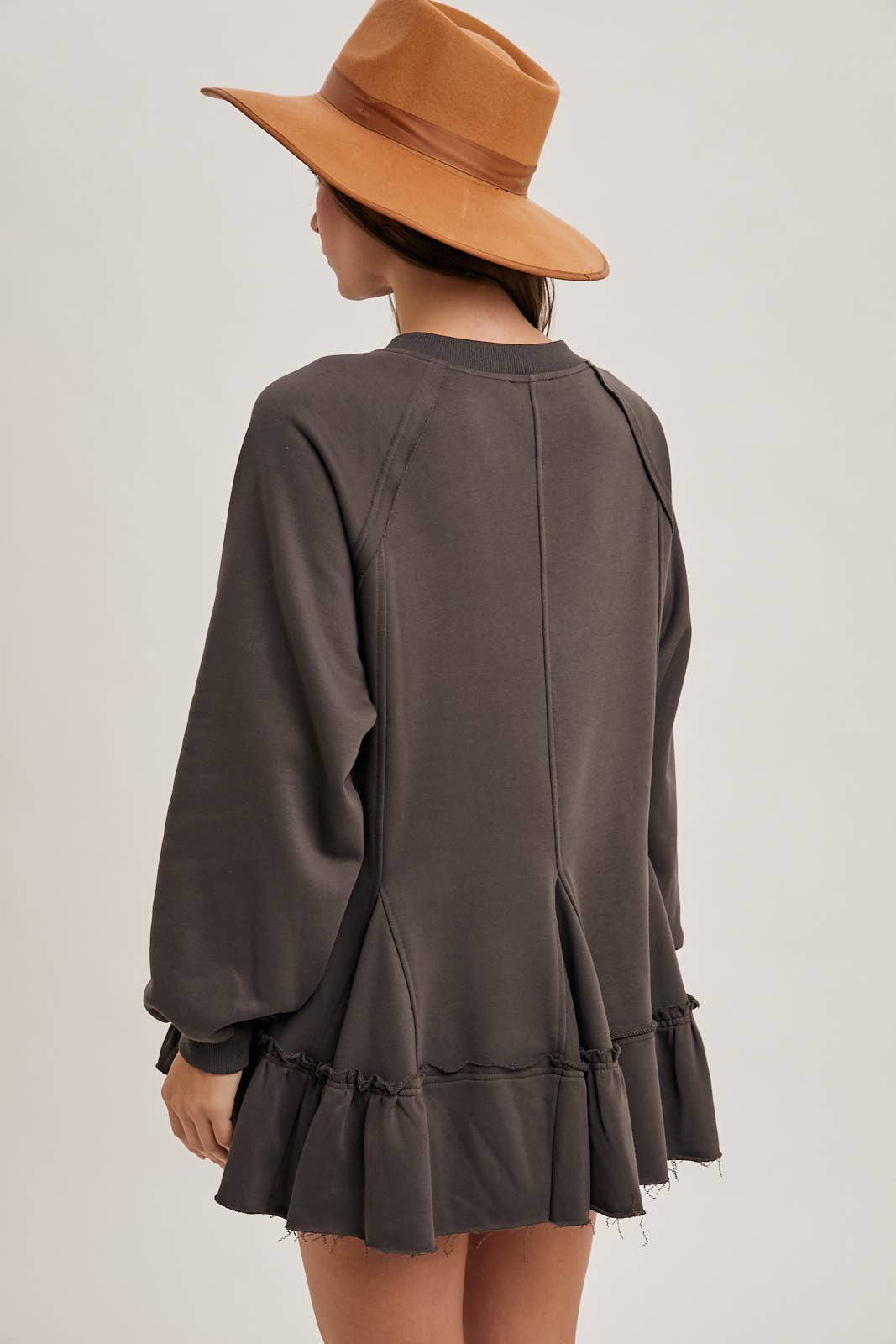FRENCH TERRY RUFFLED TIERED HEM TUNIC SWEATSHIRT: ASH / M