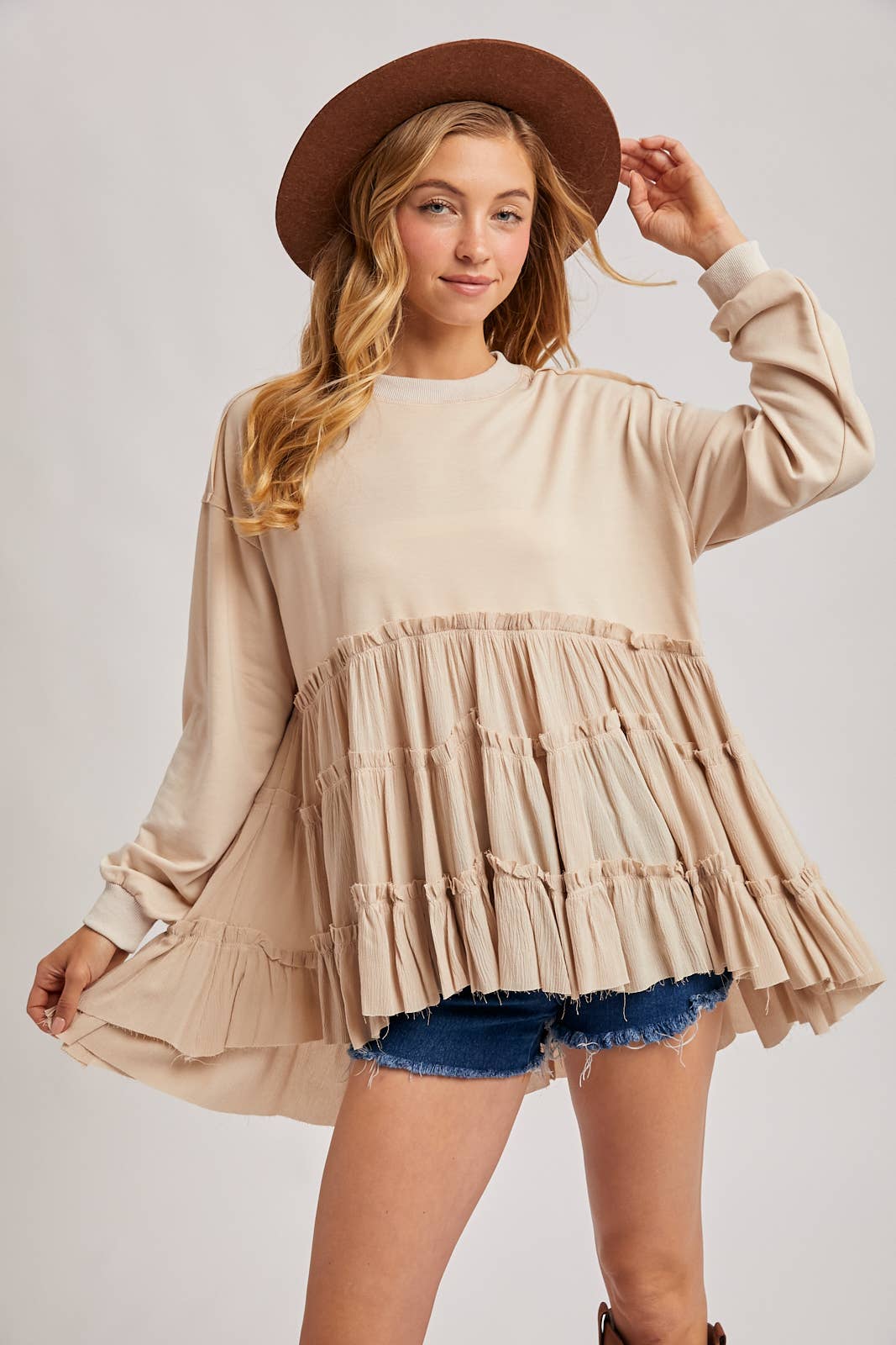 TIERED RUFFLE HEM SWEATSHIRT: OATMEAL / S