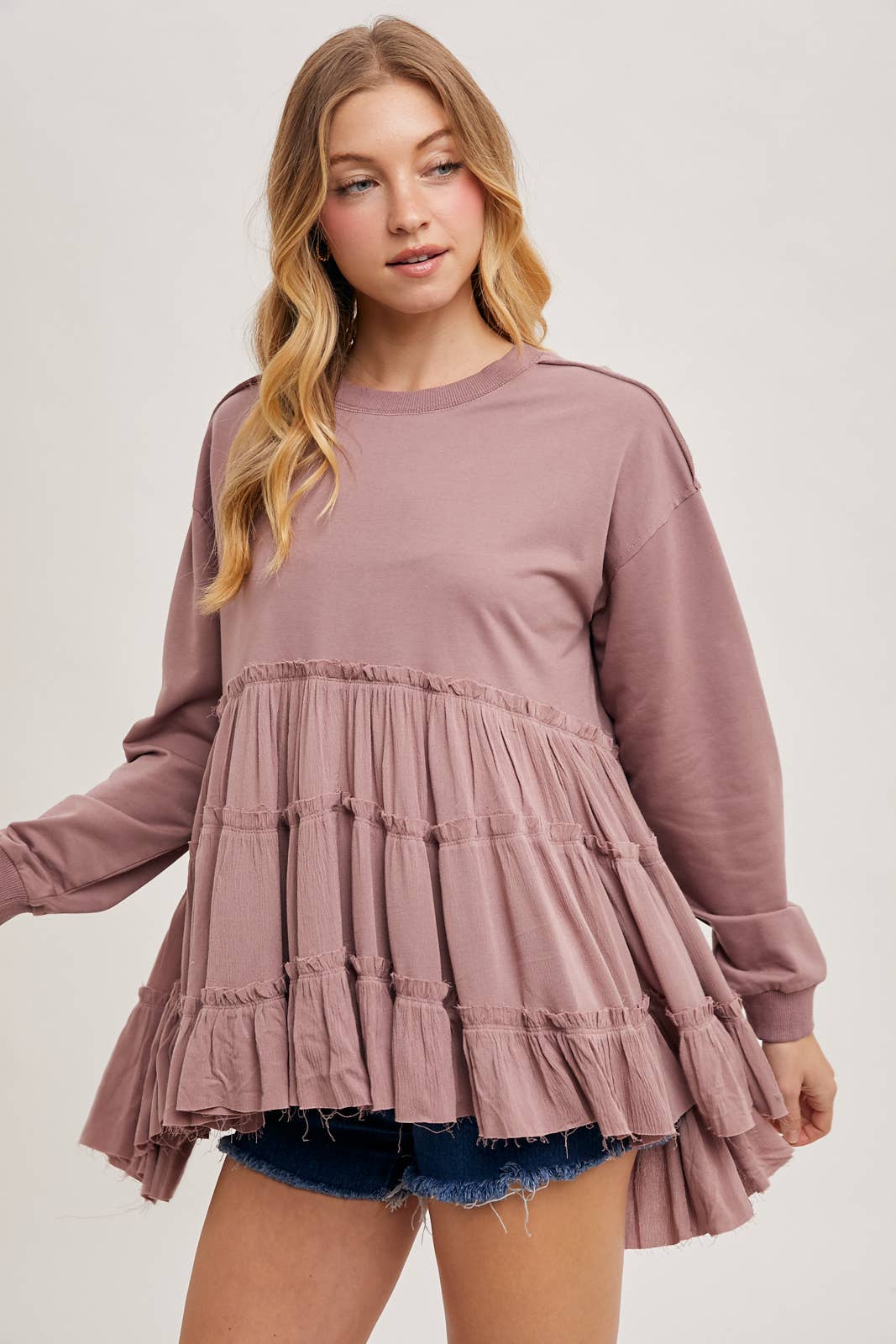 TIERED RUFFLE HEM SWEATSHIRT: OATMEAL / S