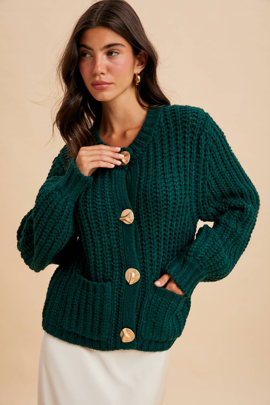 CHUNKY STATEMENT BUTTON CABLE KNIT CARDIGAN: MOCHA MOUSSE / S