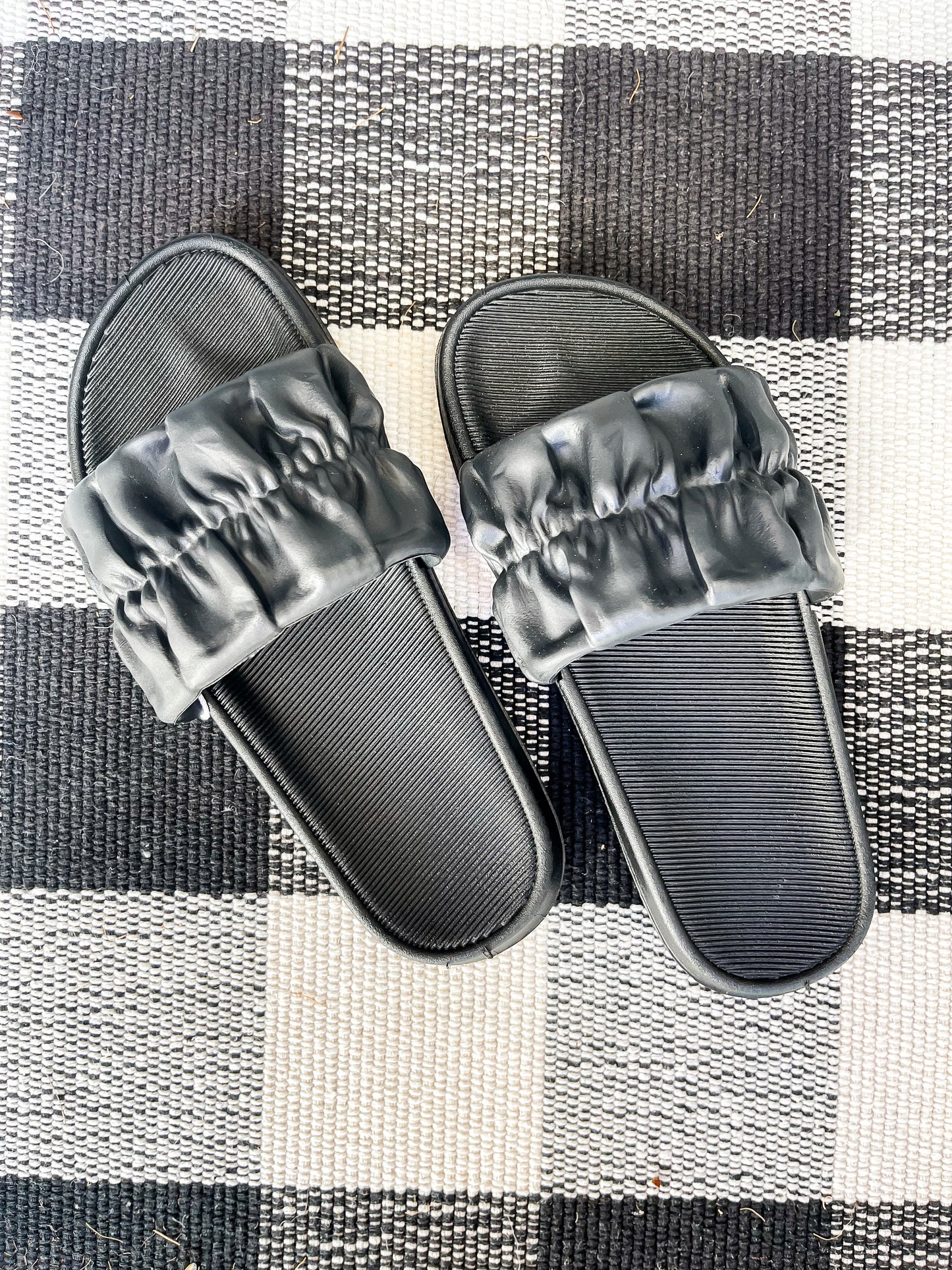 Slides - Black