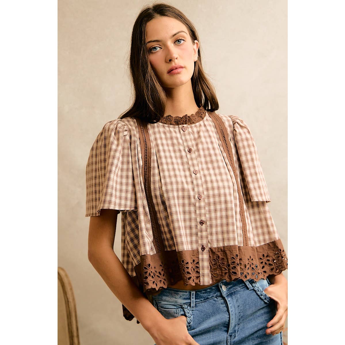 COTTON CHECK LACE TRIM FLUTTER SLEEVES BLOUSE TOP: BROWN / L