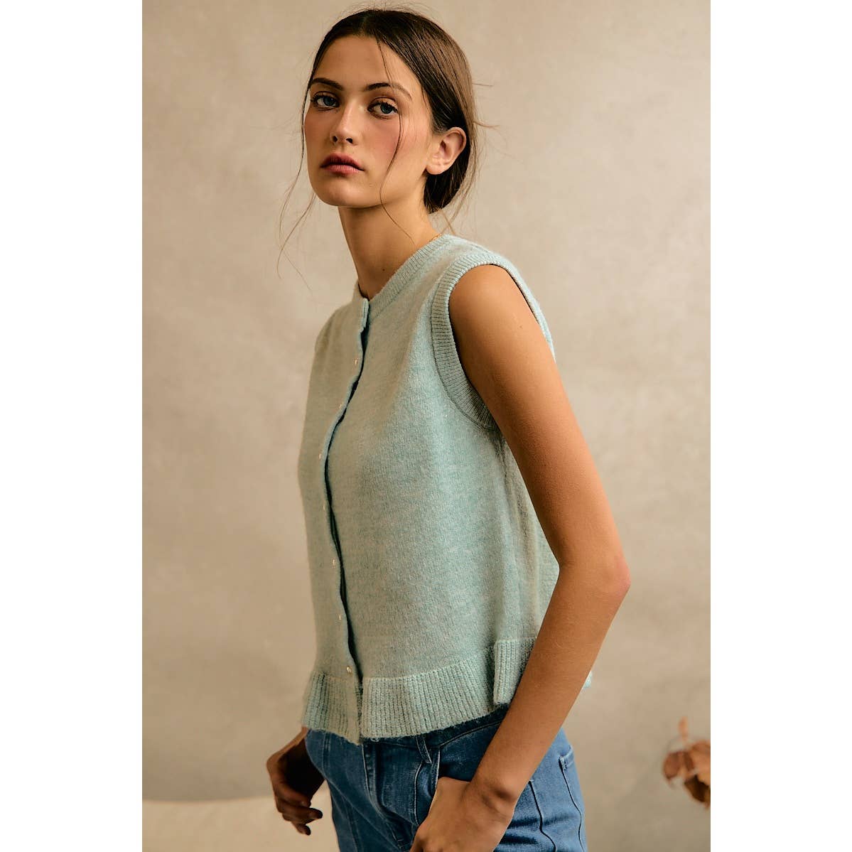 BUTTON FRONT RUFFLE TRIM HEM KNIT VEST: SEA SALT BLUE / L