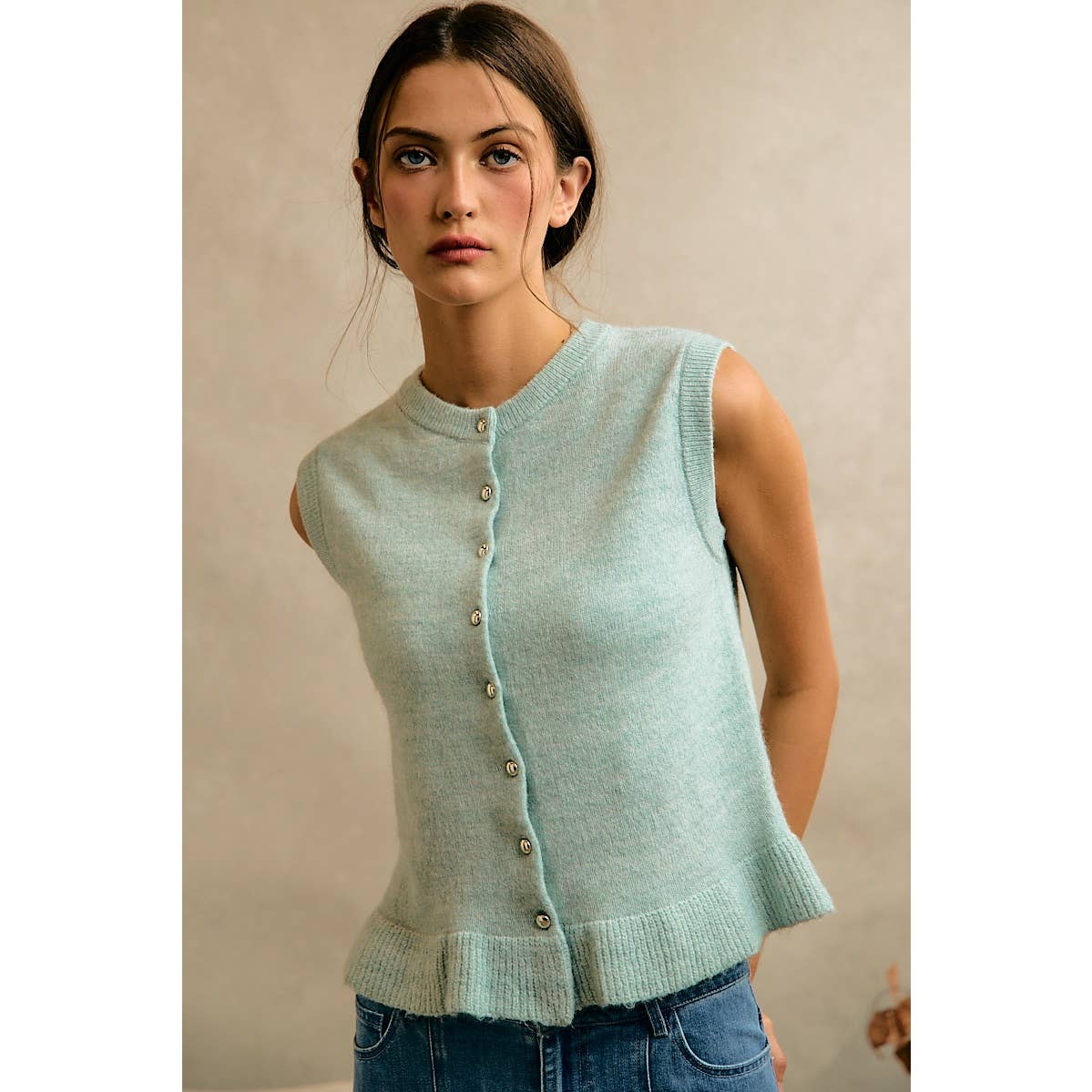 BUTTON FRONT RUFFLE TRIM HEM KNIT VEST: SEA SALT BLUE / L