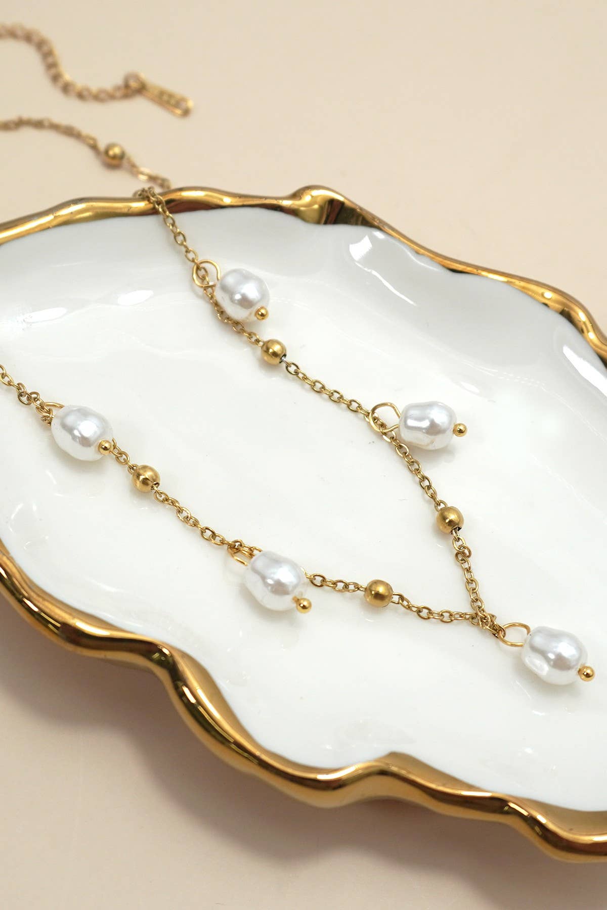 STAINLESS STEEL TARNISH FREE PEARL NECKLACE | 40NK9745: Gold