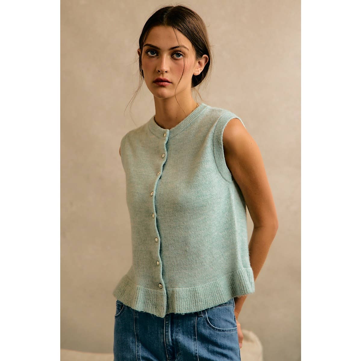 BUTTON FRONT RUFFLE TRIM HEM KNIT VEST: SEA SALT BLUE / L