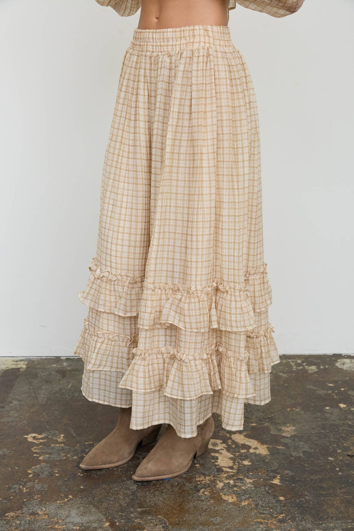 PLAID RUFFLED TIERED HEM MIDI SKIRT: BROWN