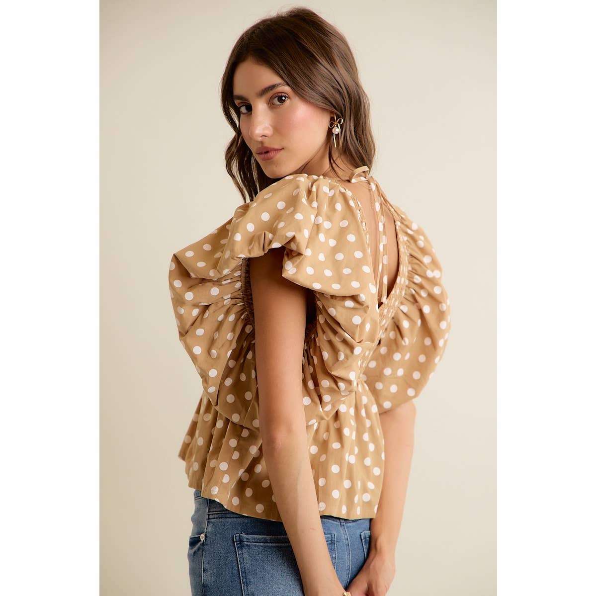 POLKA DOT BUBBLE SLEEVES BACK SMOCKED LINED BLOUSE TOP: BEIGE/WHITE / L