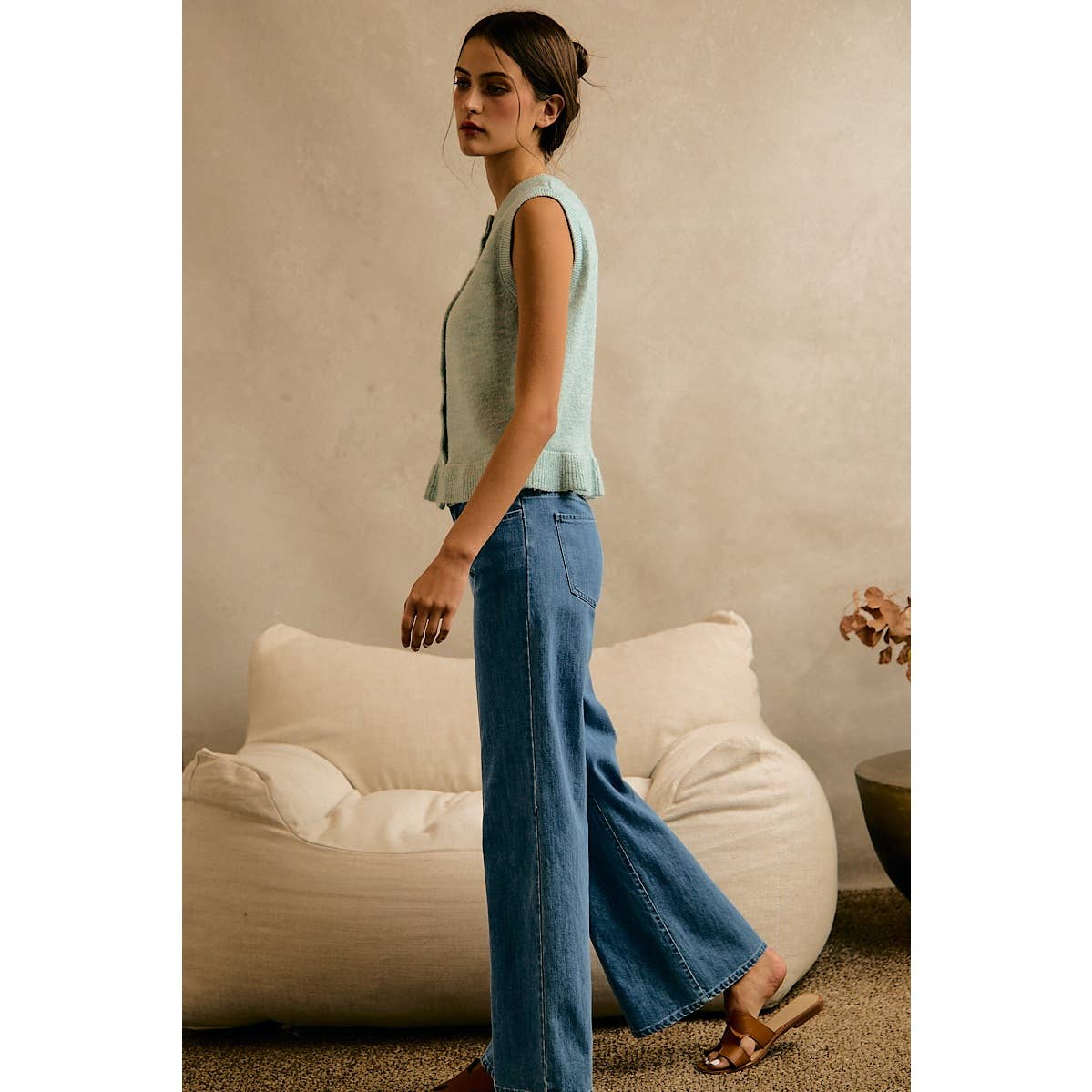 BUTTON FRONT RUFFLE TRIM HEM KNIT VEST: SEA SALT BLUE / L