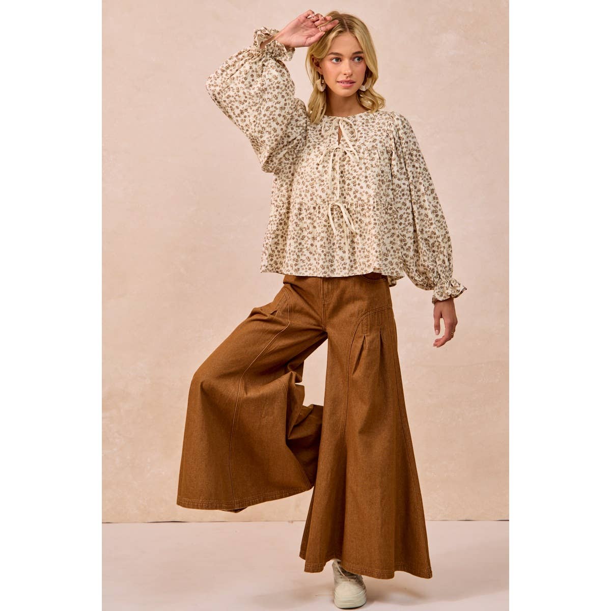 FLORAL PRINTED PEPLUM TOP WITH SHIRRING AND TIED: OATMEAL / S