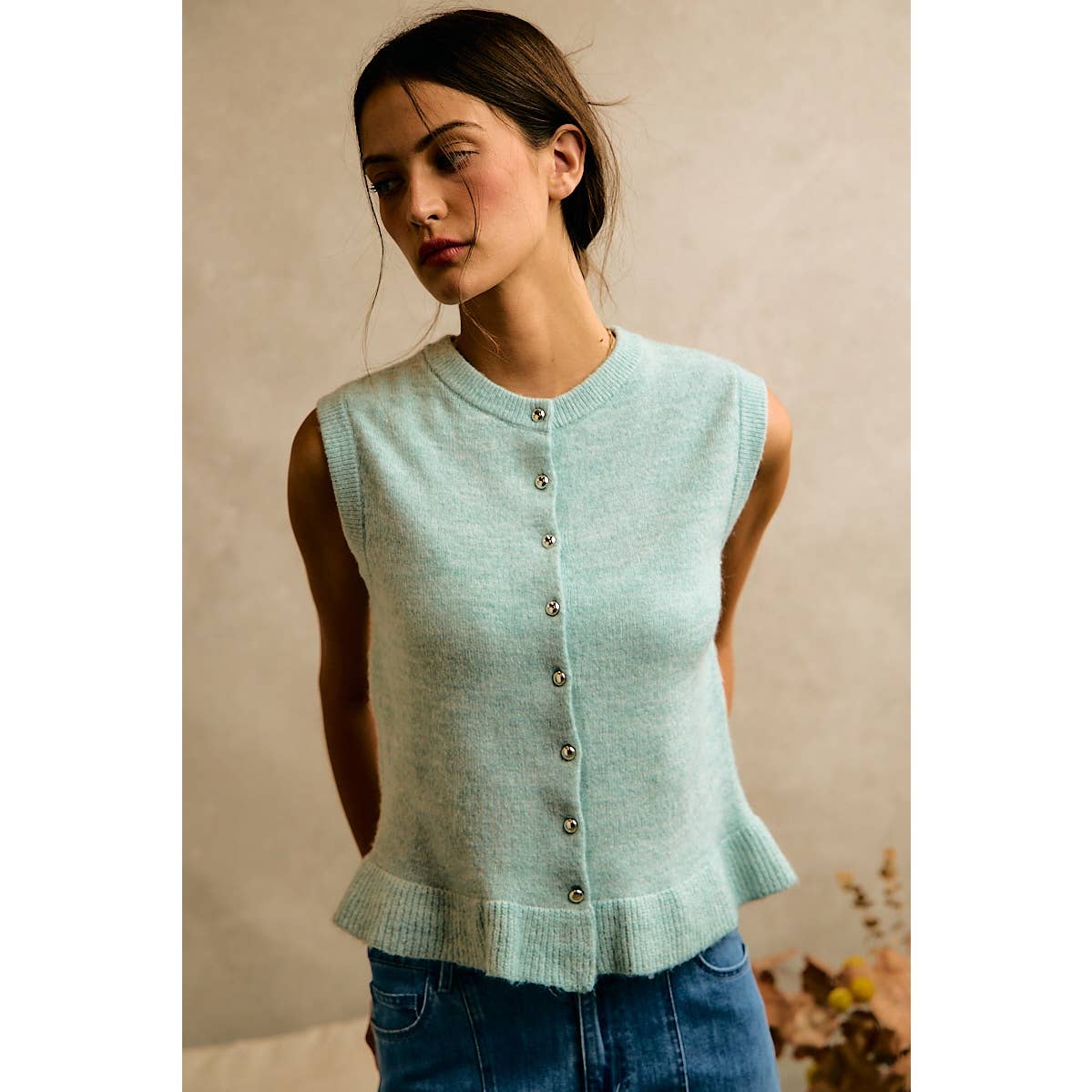 BUTTON FRONT RUFFLE TRIM HEM KNIT VEST: SEA SALT BLUE / L