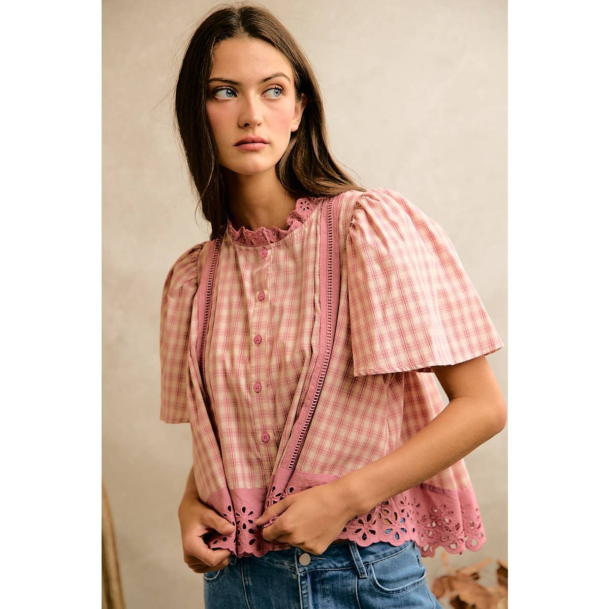 COTTON CHECK LACE TRIM FLUTTER SLEEVES BLOUSE TOP: BROWN / L