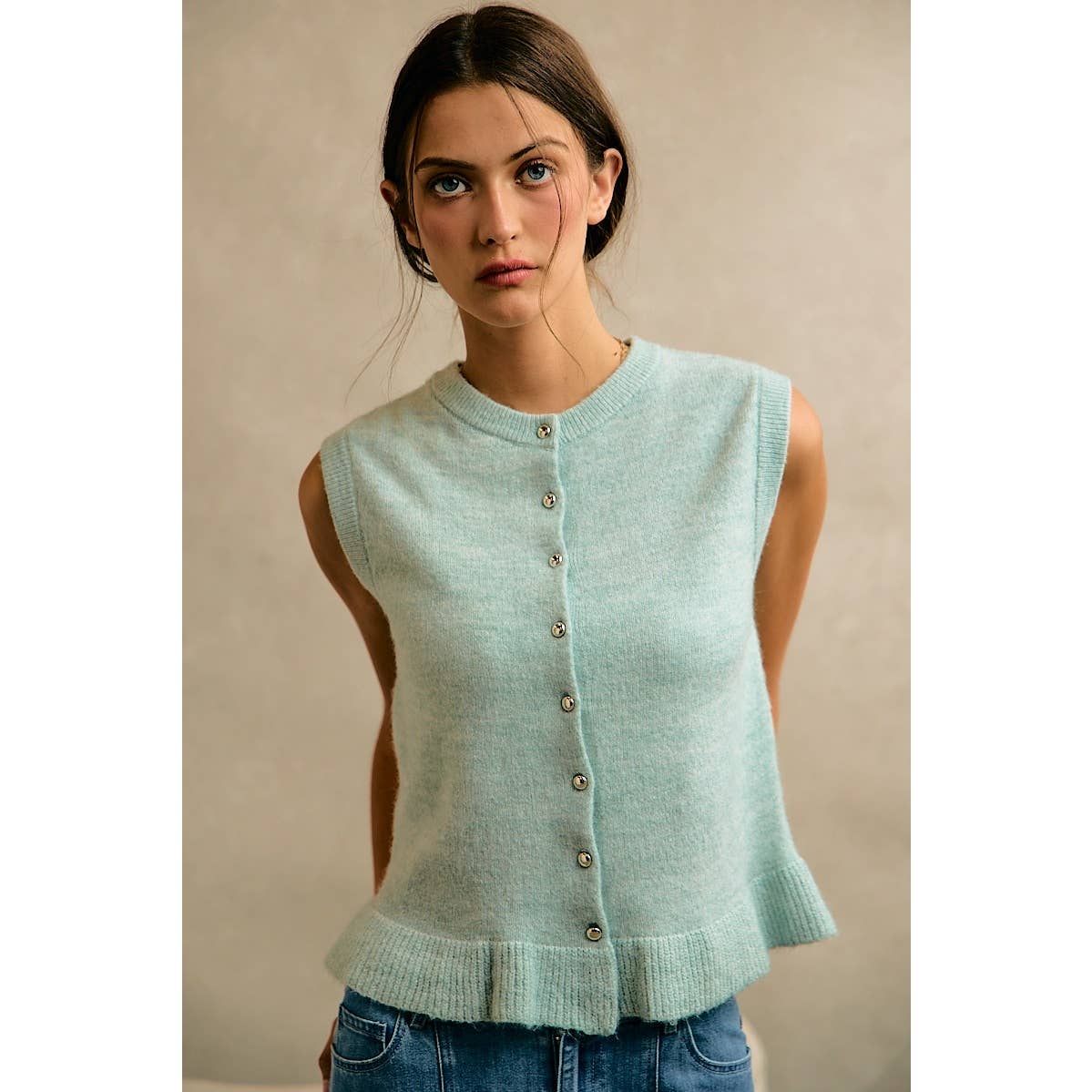 BUTTON FRONT RUFFLE TRIM HEM KNIT VEST: SEA SALT BLUE / L