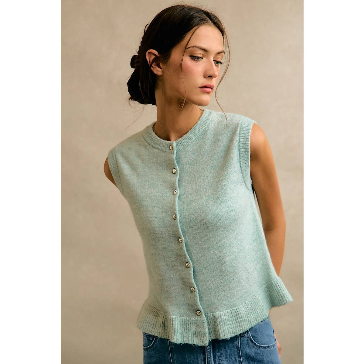 BUTTON FRONT RUFFLE TRIM HEM KNIT VEST: SEA SALT BLUE / L