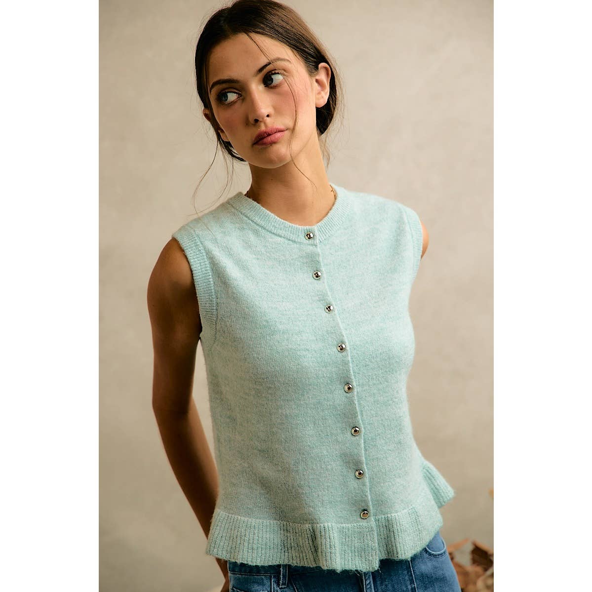 BUTTON FRONT RUFFLE TRIM HEM KNIT VEST: SEA SALT BLUE / L