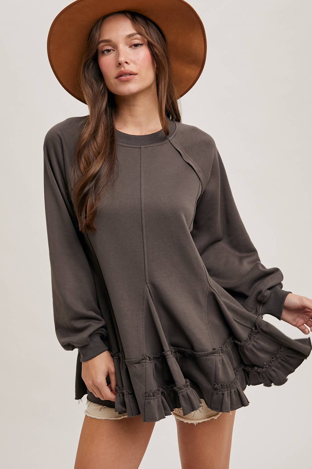 FRENCH TERRY RUFFLED TIERED HEM TUNIC SWEATSHIRT: ASH / L