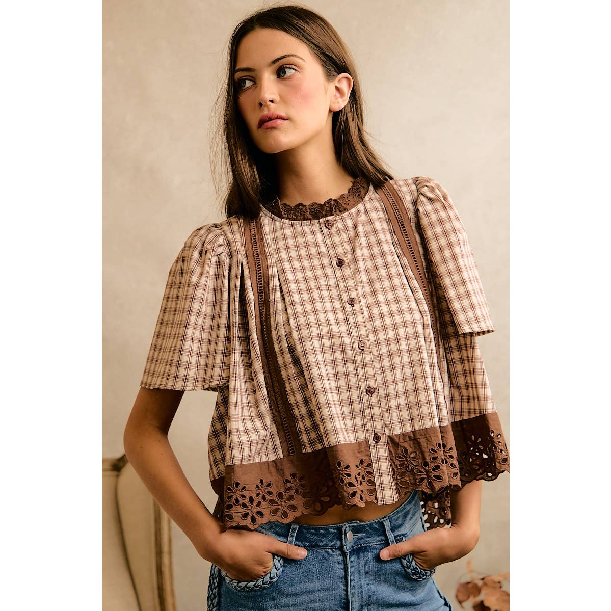 COTTON CHECK LACE TRIM FLUTTER SLEEVES BLOUSE TOP: BROWN / L