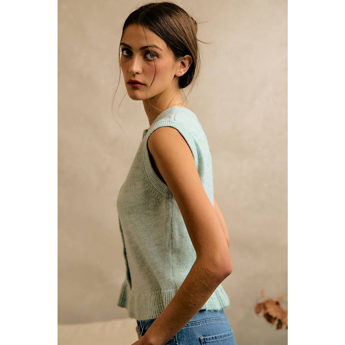 BUTTON FRONT RUFFLE TRIM HEM KNIT VEST: SEA SALT BLUE / L